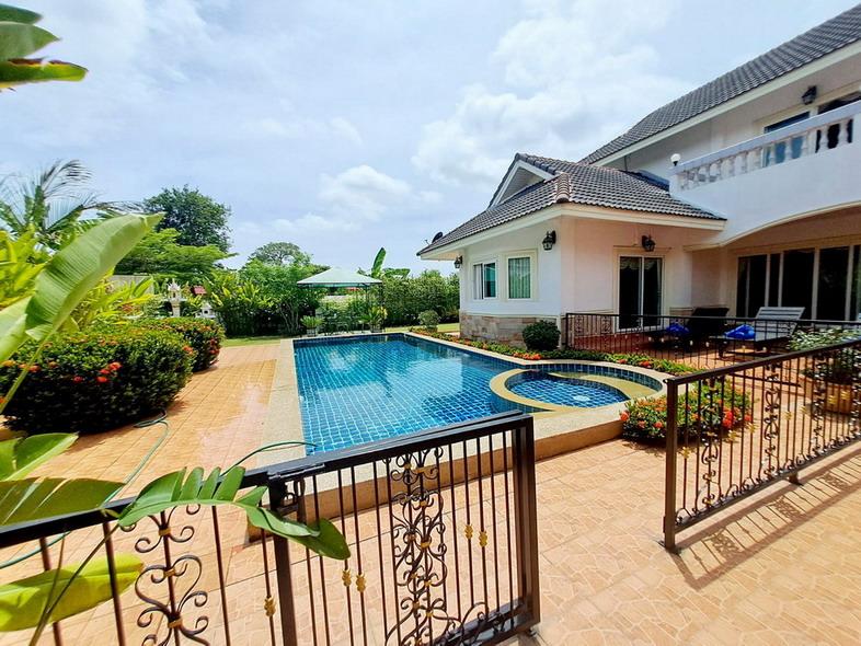 House with Pool for rent in East Pattaya